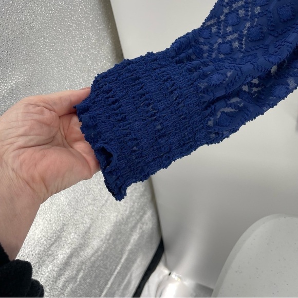 Ryan Wythe Lace Overlay Keyhole Bishop Sleeve Royal Blue Pullover Top - Picture 2 of 8